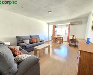 Living room of Flat to rent in  Granada Capital  with Air Conditioner
