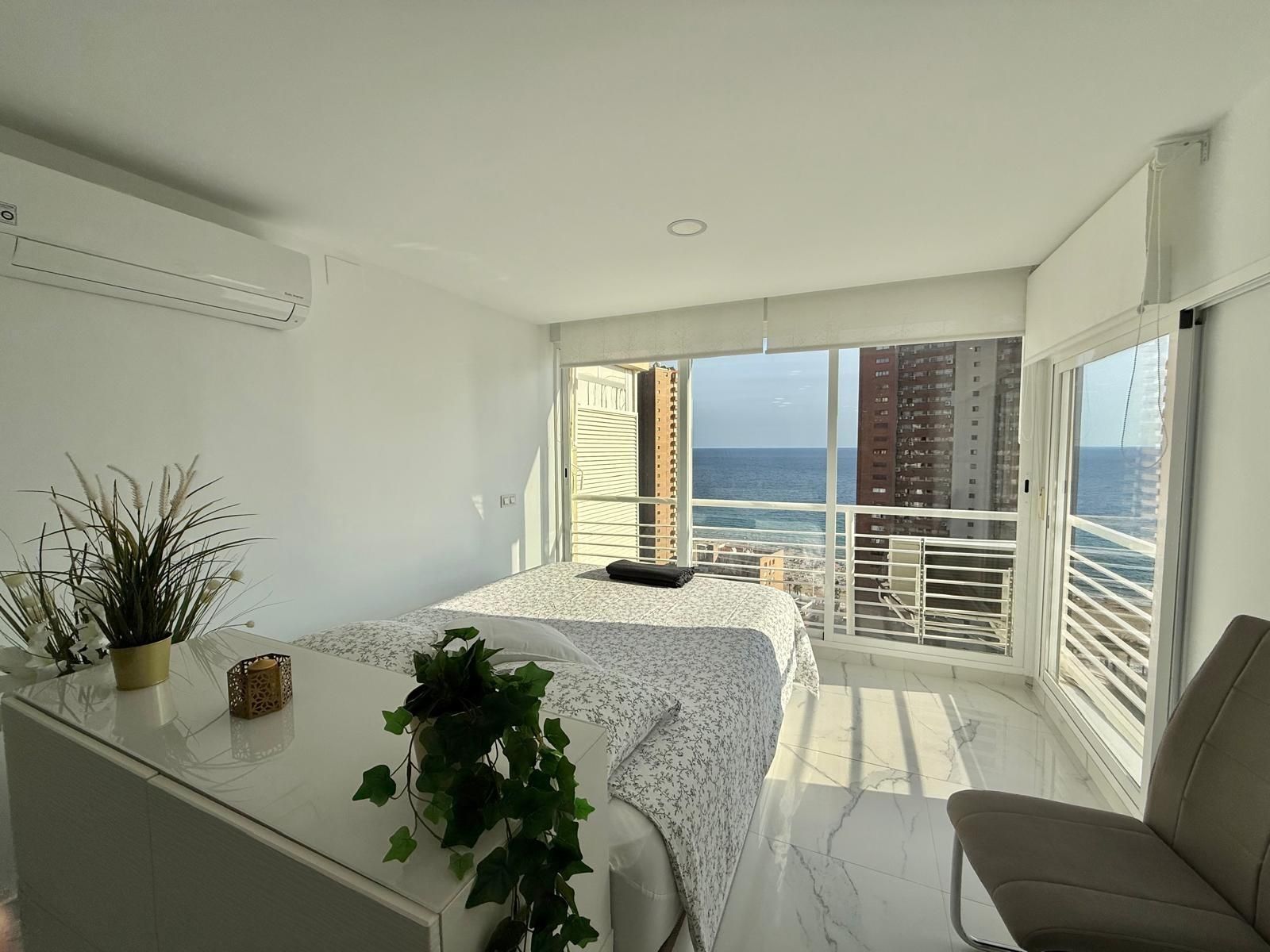 Dormitori de Estudi en venda en Benidorm amb Aire condicionat, Terrassa i Piscina comunitària