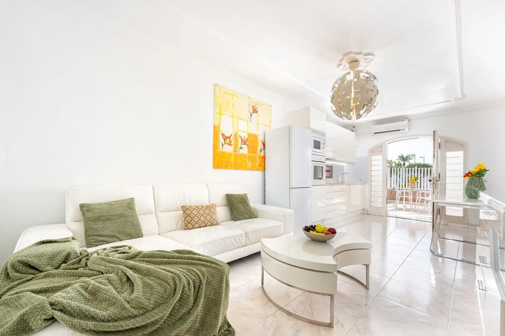 Sala d'estar de Casa adosada en venda en San Bartolomé de Tirajana amb Aire condicionat, Jardí privat i Terrassa