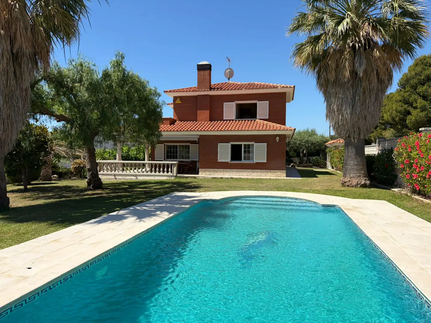 Vista exterior de Casa o xalet en venda en El Vendrell amb Calefacció, Jardí privat i Terrassa