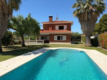 Xalet amb piscina en venda a Carrer Narcís Oller