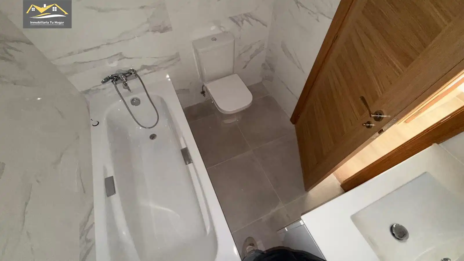 Bany de Casa adosada en venda en Allariz amb Calefacció, Jardí privat i Terrassa
