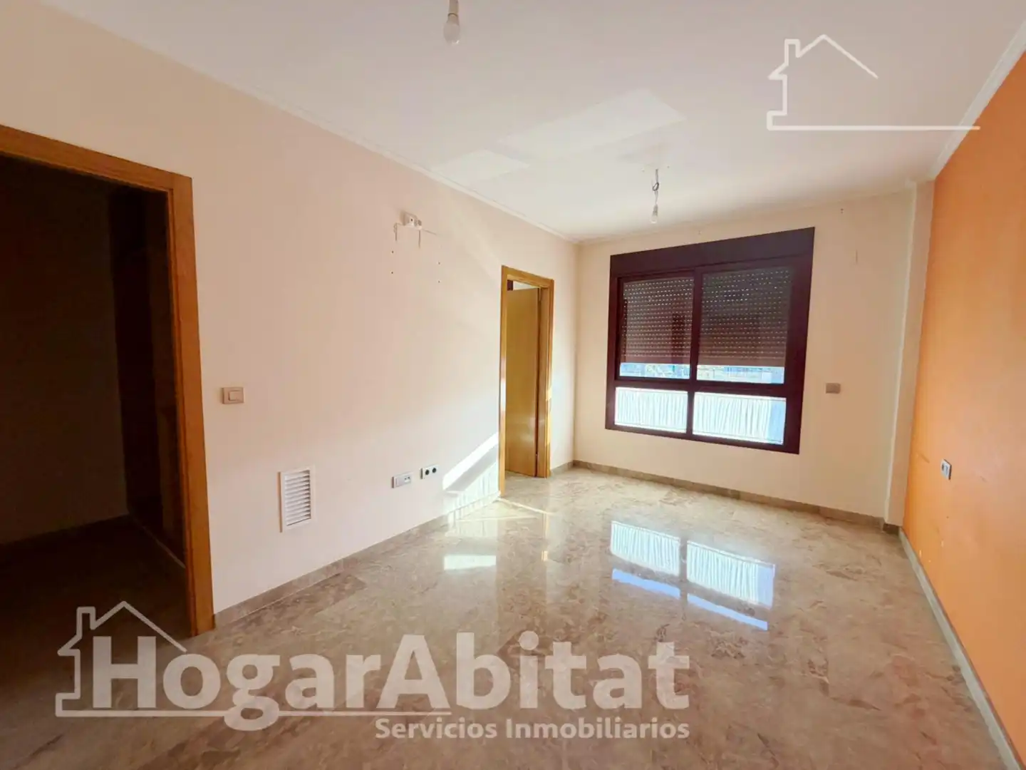 Dormitori de Casa adosada en venda en Sagunto / Sagunt amb Aire condicionat, Jardí privat i Terrassa