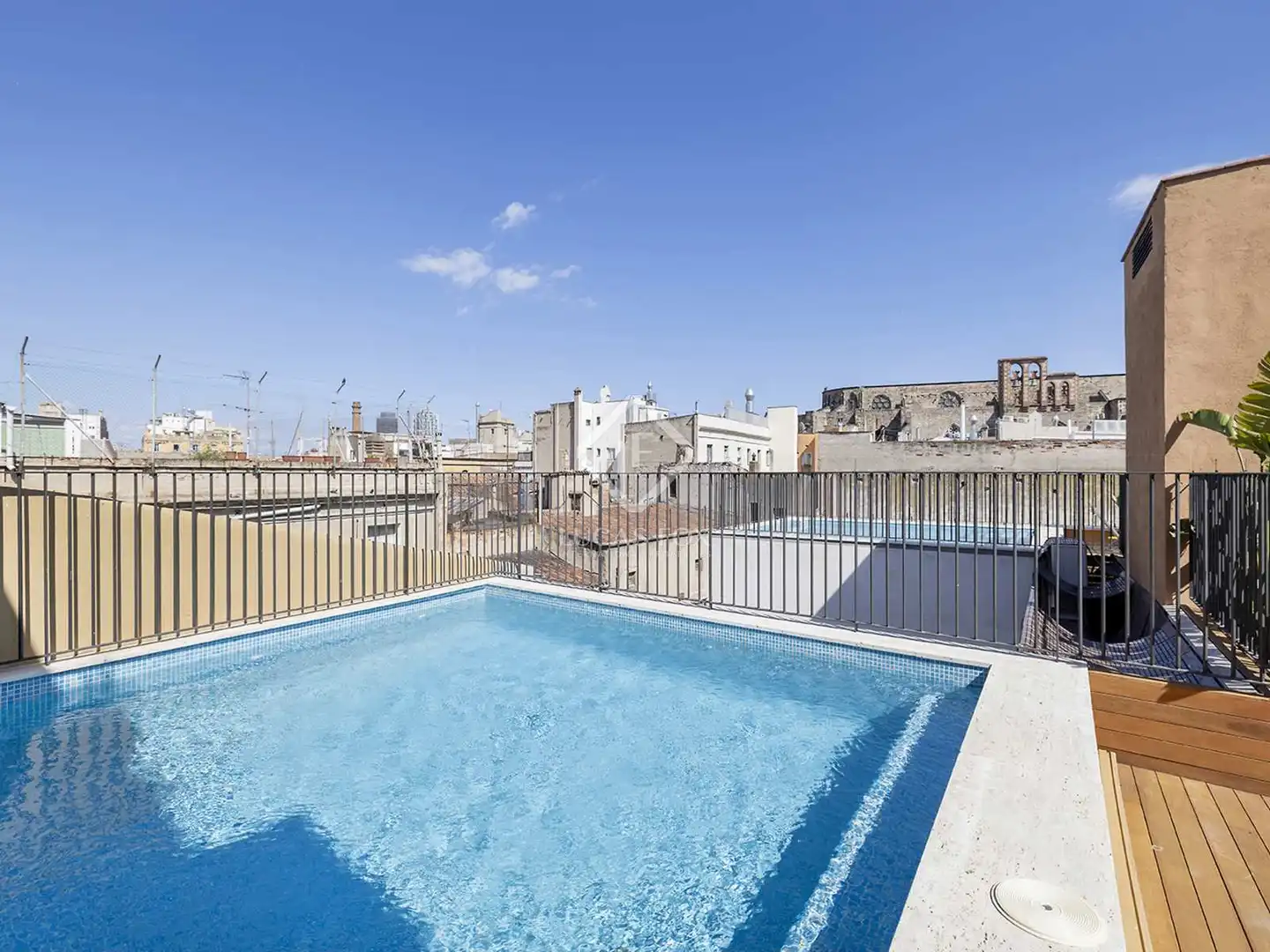 Schwimmbecken von Wohnung zum Verkauf in Barcelona mit Klimaanlage, Heizung und Parkett