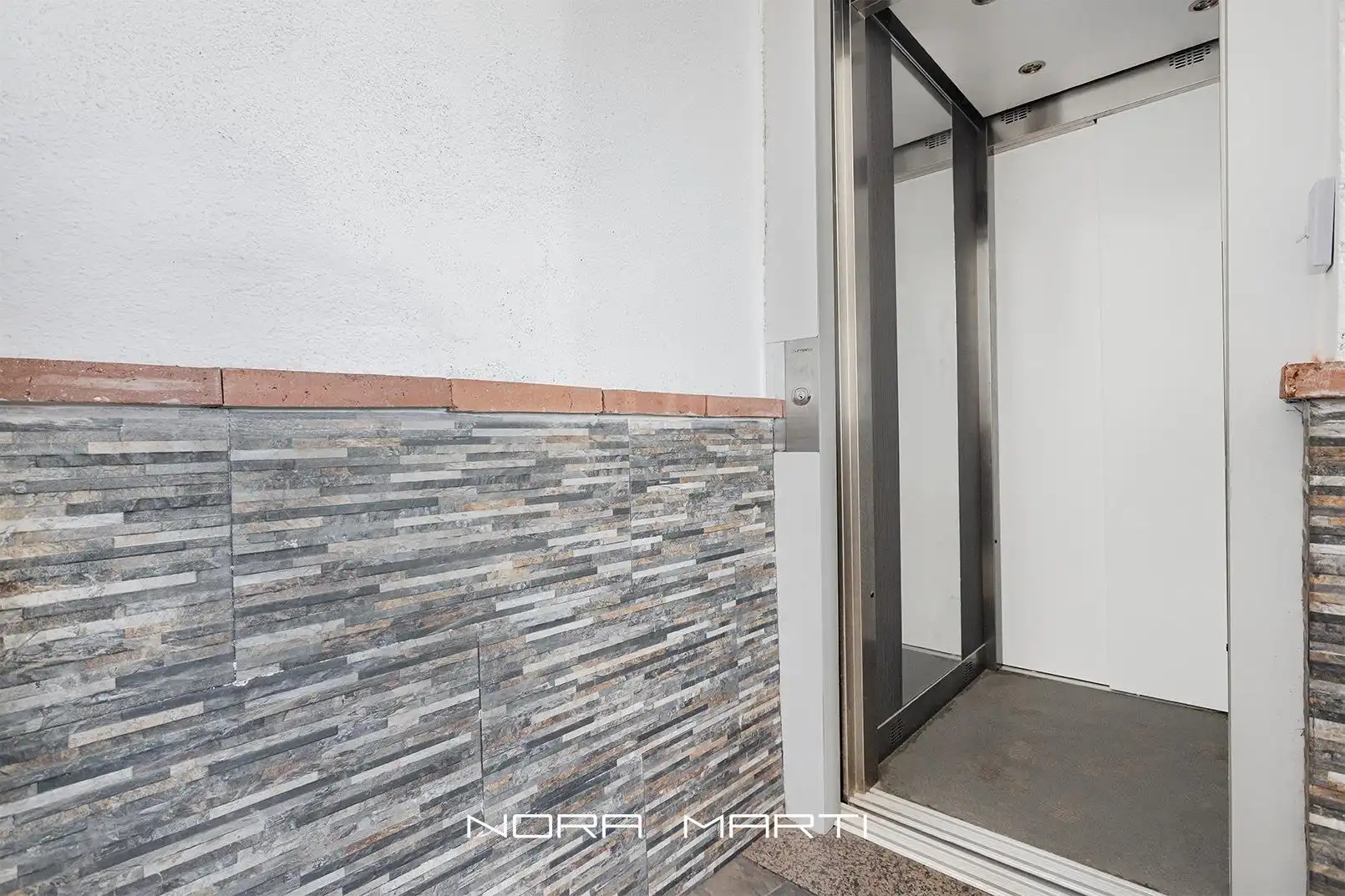 Casa o chalet en venta en Esplugues de Llobregat con Jardín privado, Piscina y Alarma
