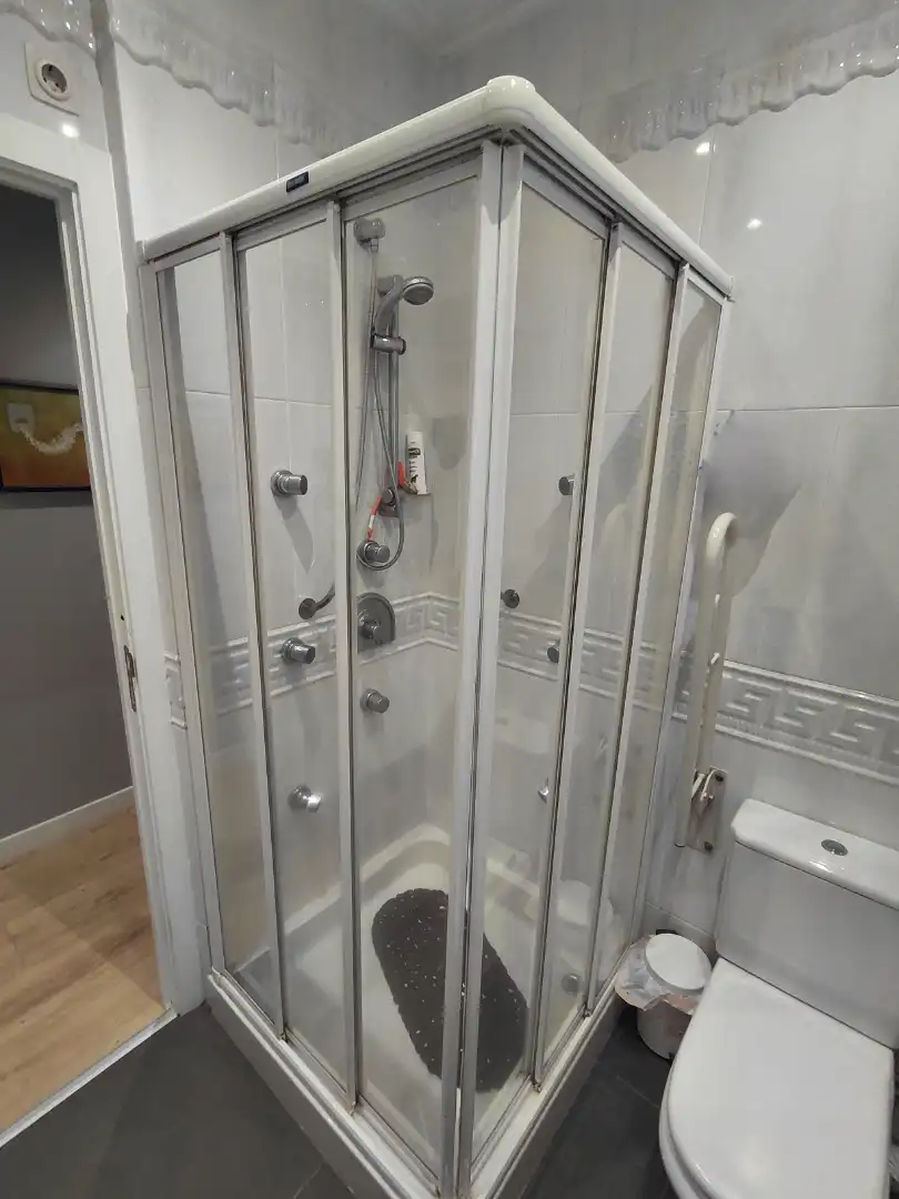 Baño de Casa o chalet en venta en Oleiros con Calefacción, Jardín privado y Parquet