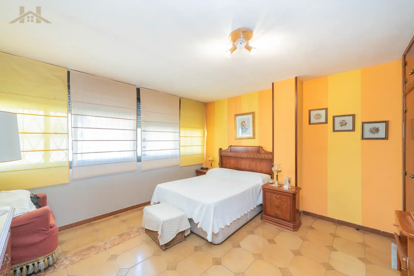 Dormitori de Casa adosada en venda en Pozuelo de Alarcón amb Jardí privat, Terrassa i Traster