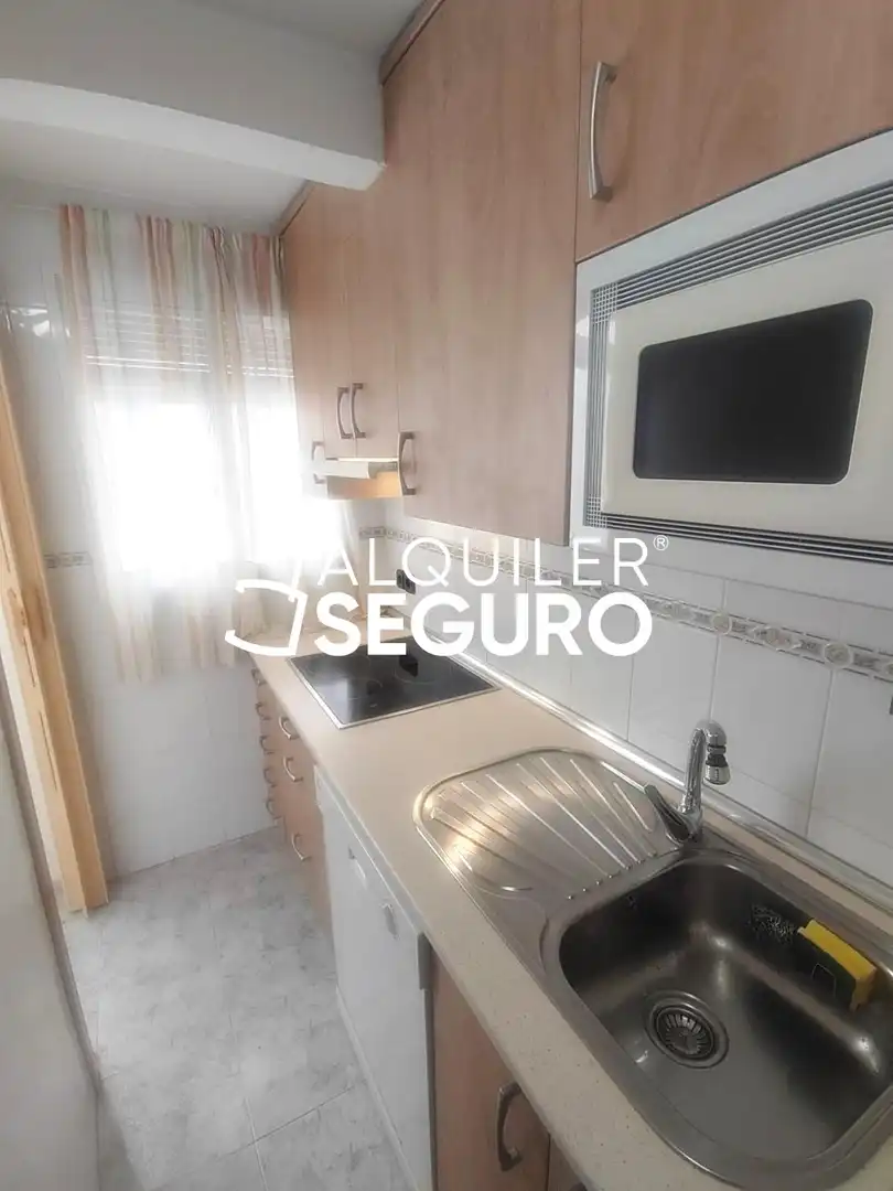 Cocina de Piso de alquiler en Benidorm con Aire acondicionado, Terraza y Amueblado