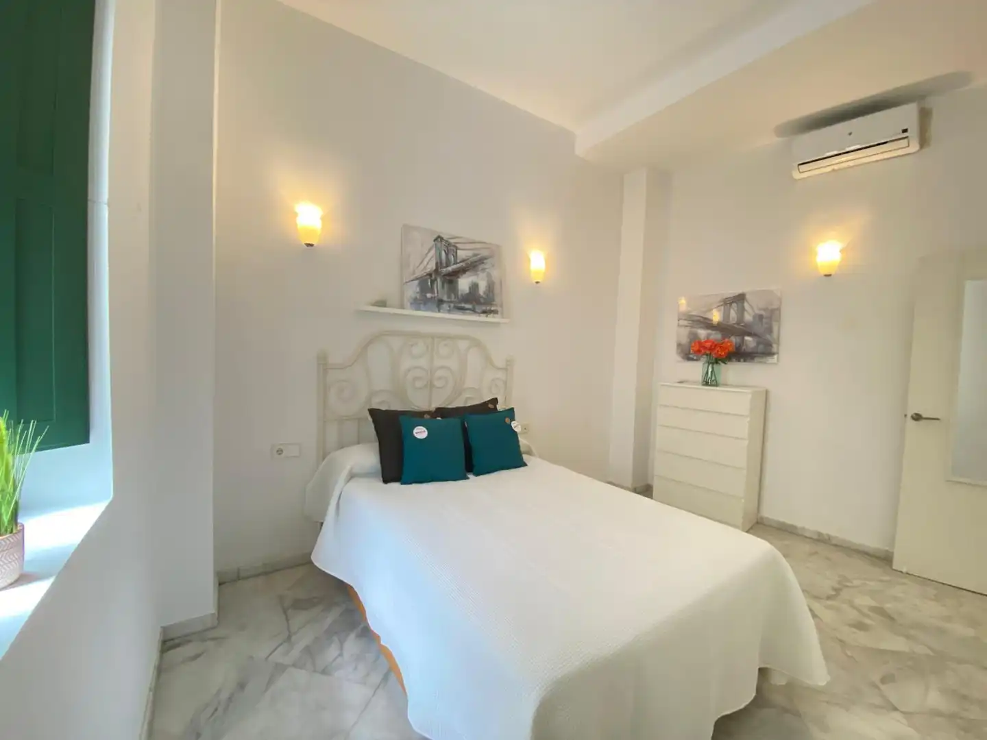 Habitación de Apartamento en venta en Sevilla con Aire acondicionado, Amueblado y Lavadora