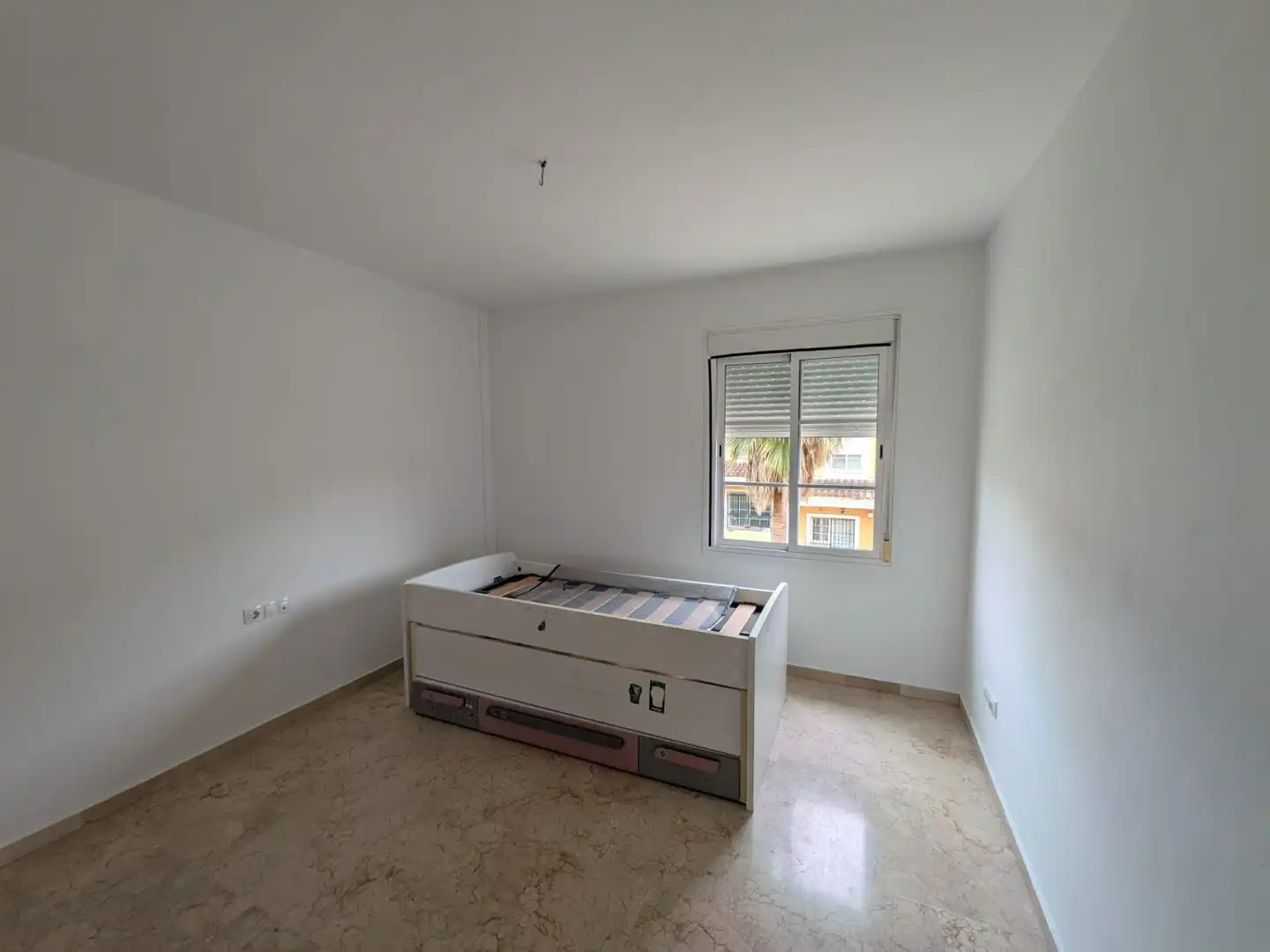 Habitación de Casa adosada en venta en Aznalcázar con Aire acondicionado y Terraza
