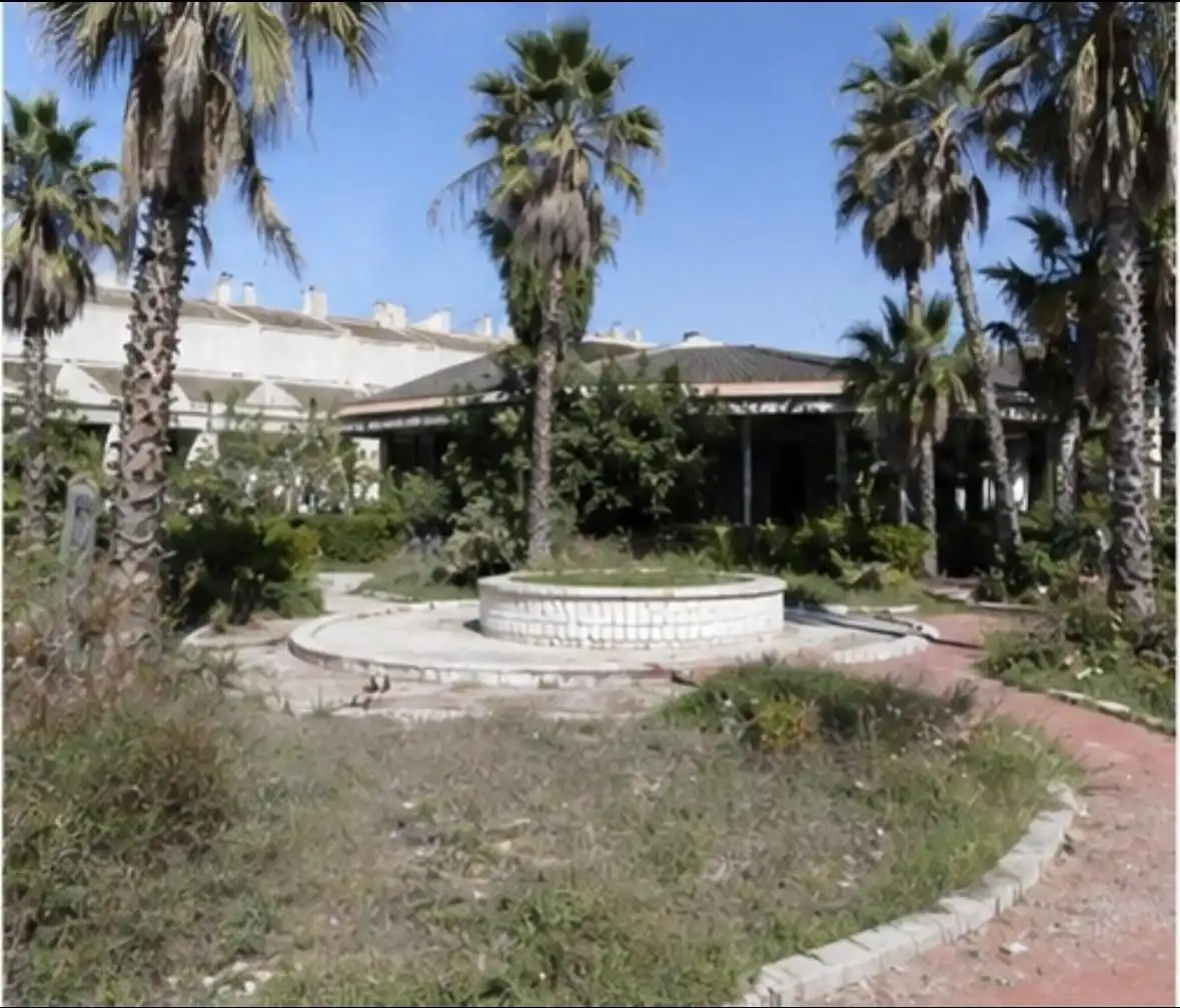 Edificio en venta en San Luis de Sabinillas
