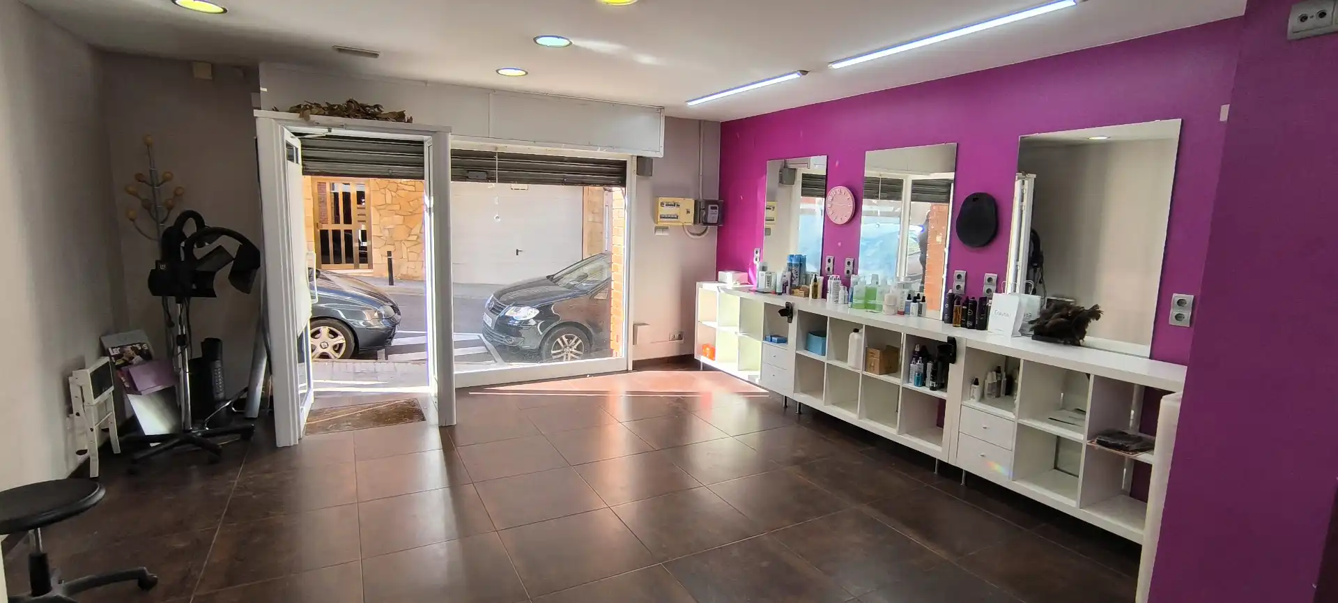 Commercial properties for sale in Carrer de la Gorgonçana, 2, Nucli Urbà