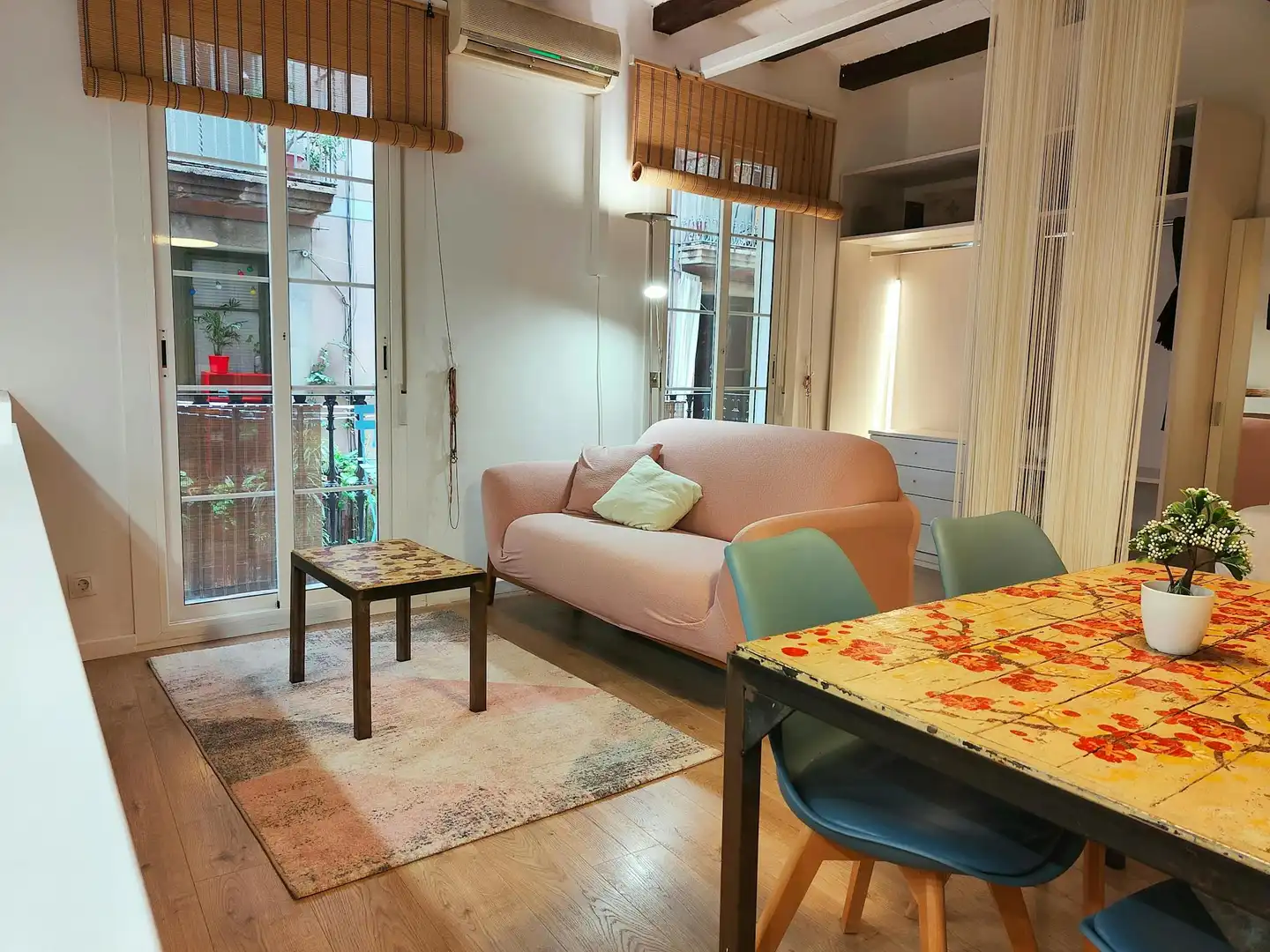 Living room of Flat for rent in Barcelona  with Air Conditioner, Heating and Washing machine