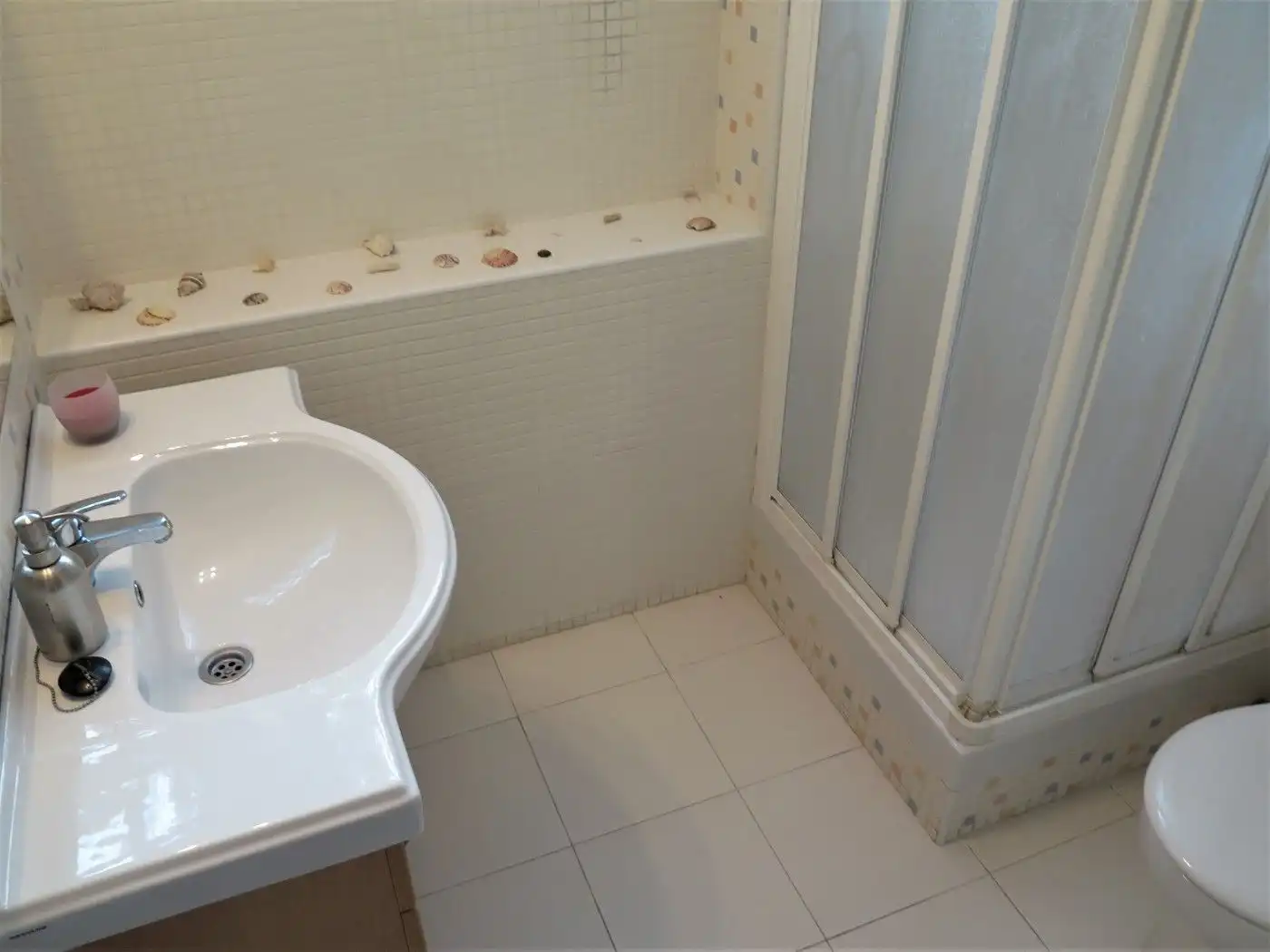 Bathroom of Houses for sale in L'Escala  with Air Conditioner, Heating and Private garden