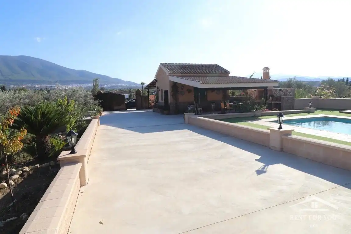 Vista exterior de Casa o xalet de lloguer en Alhaurín El Grande amb Aire condicionat, Jardí privat i Terrassa
