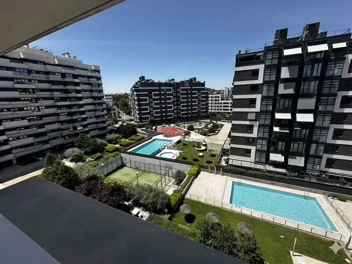 Piscina de Pis en venda en  Madrid Capital amb Aire condicionat, Piscina i Balcó