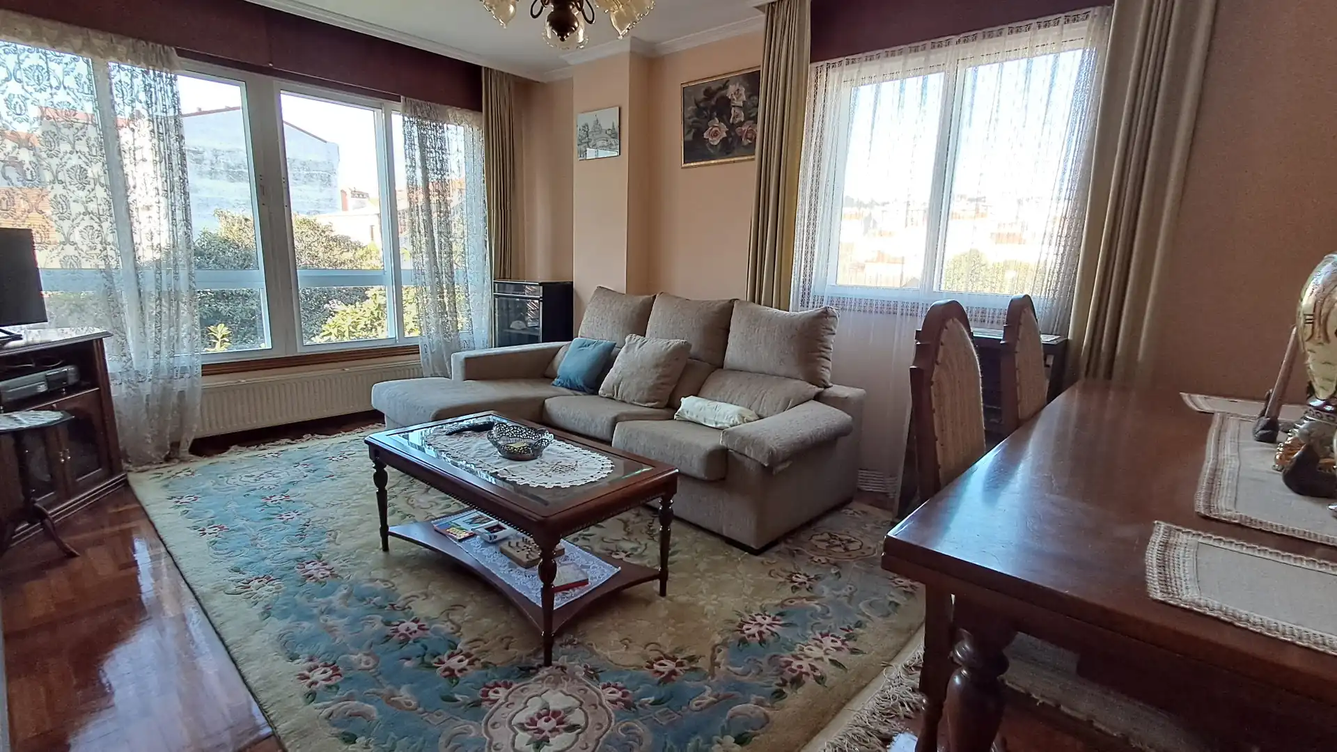 Wohnzimmer von Wohnung zum Verkauf in Vigo  mit Heizung, Parkett und Abstellraum