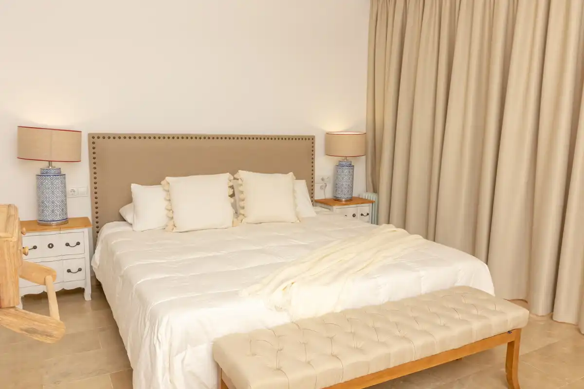 Dormitori de Casa adosada en venda en Marbella amb Aire condicionat i Alarma