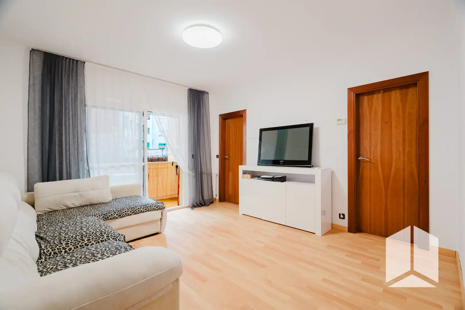Piso con terraza en venta en Castell - Poble Vell, imagen 7