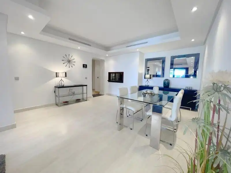 Comedor de Piso de alquiler en Estepona con Jardín privado, Terraza y Amueblado