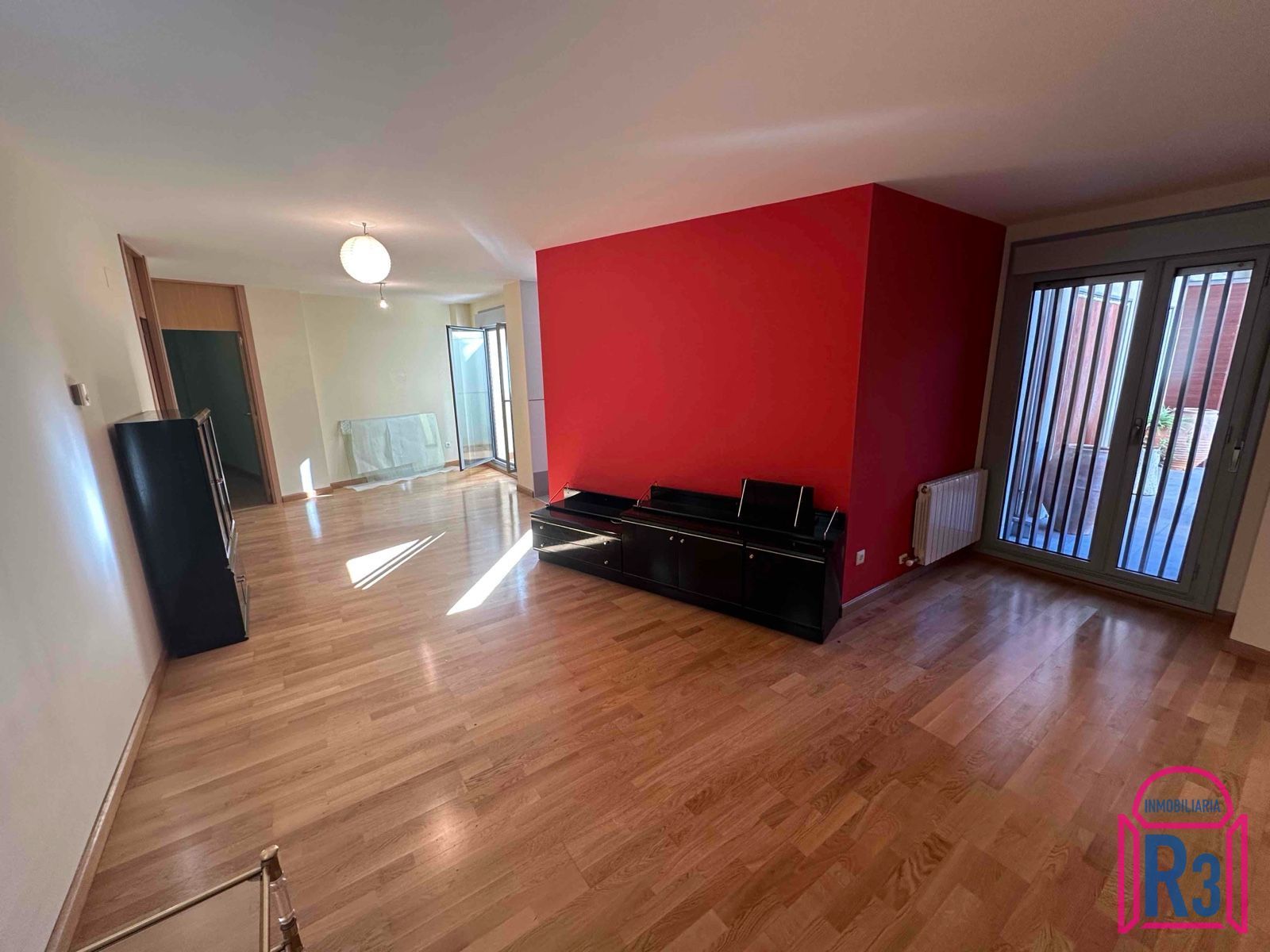 Sala d'estar de Apartament en venda en León Capital  amb Calefacció, Terrassa i Traster