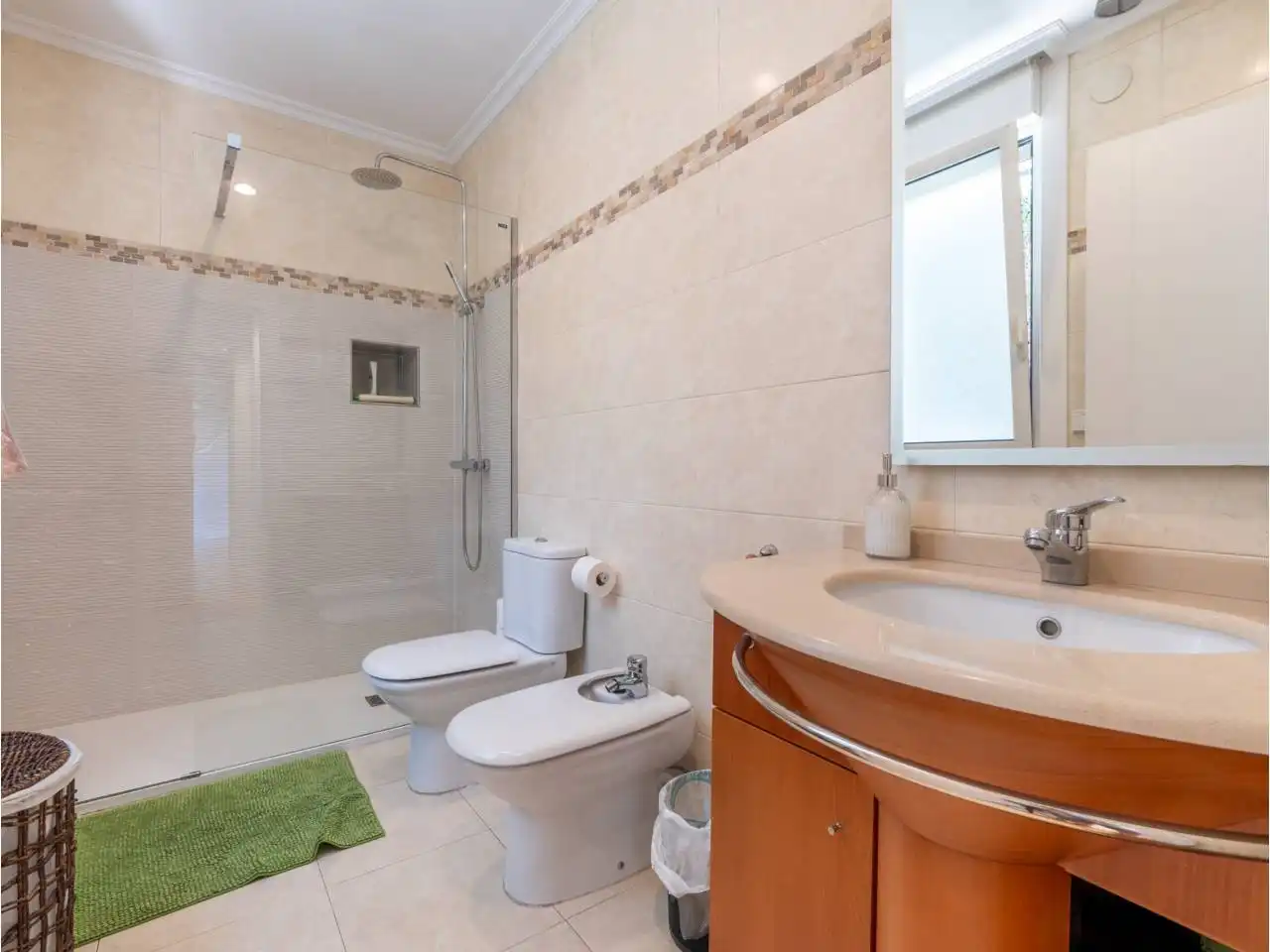 Bany de Casa o xalet en venda en Donostia - San Sebastián  amb Aire condicionat, Calefacció i Jardí privat