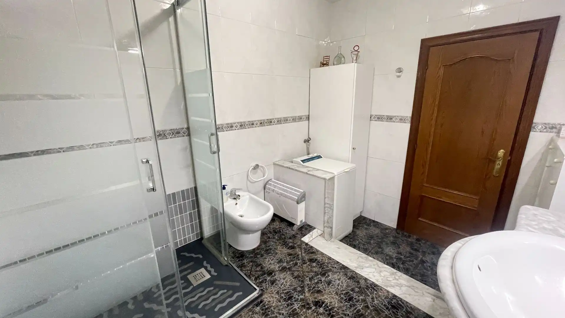 Bany de Pis en venda en Terrassa amb Aire condicionat, Calefacció i Terrassa