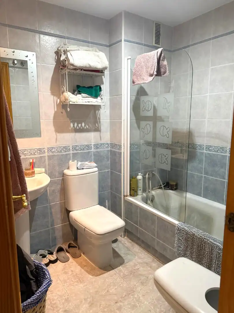 Badezimmer von Wohnung zum Verkauf in Coín mit Klimaanlage, Terrasse und Möbliert