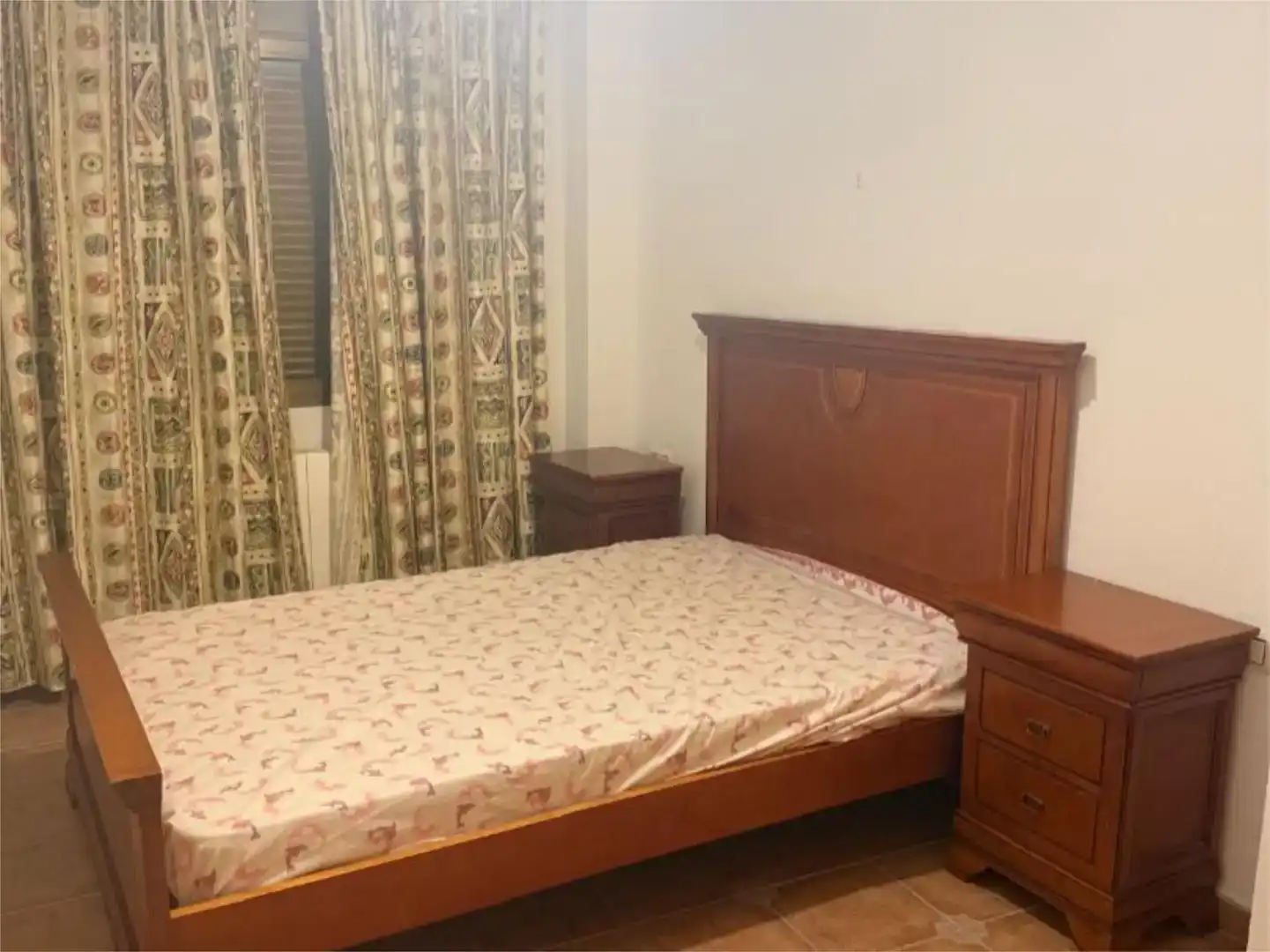 Habitación de Piso en venta en Escatrón con Aire acondicionado, Amueblado y Balcón