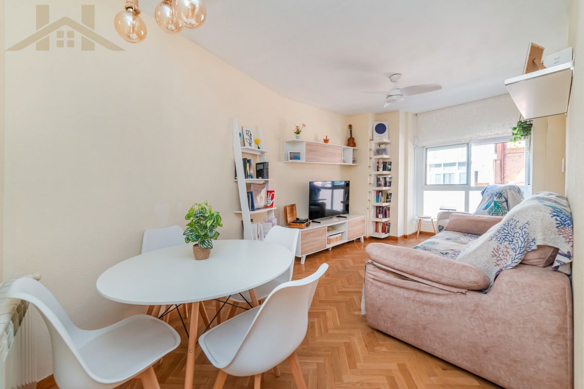 Living room of Flat for sale in Fuenlabrada  with Heating and Parquet flooring