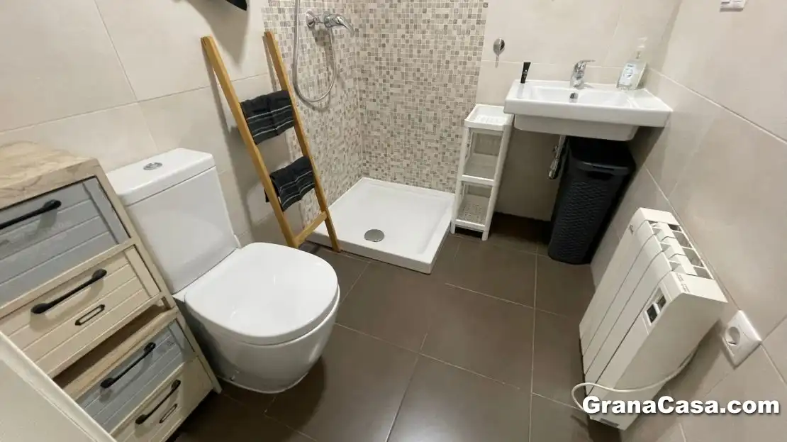 Baño de Ático de alquiler en Granada con Aire acondicionado, Calefacción y Terraza