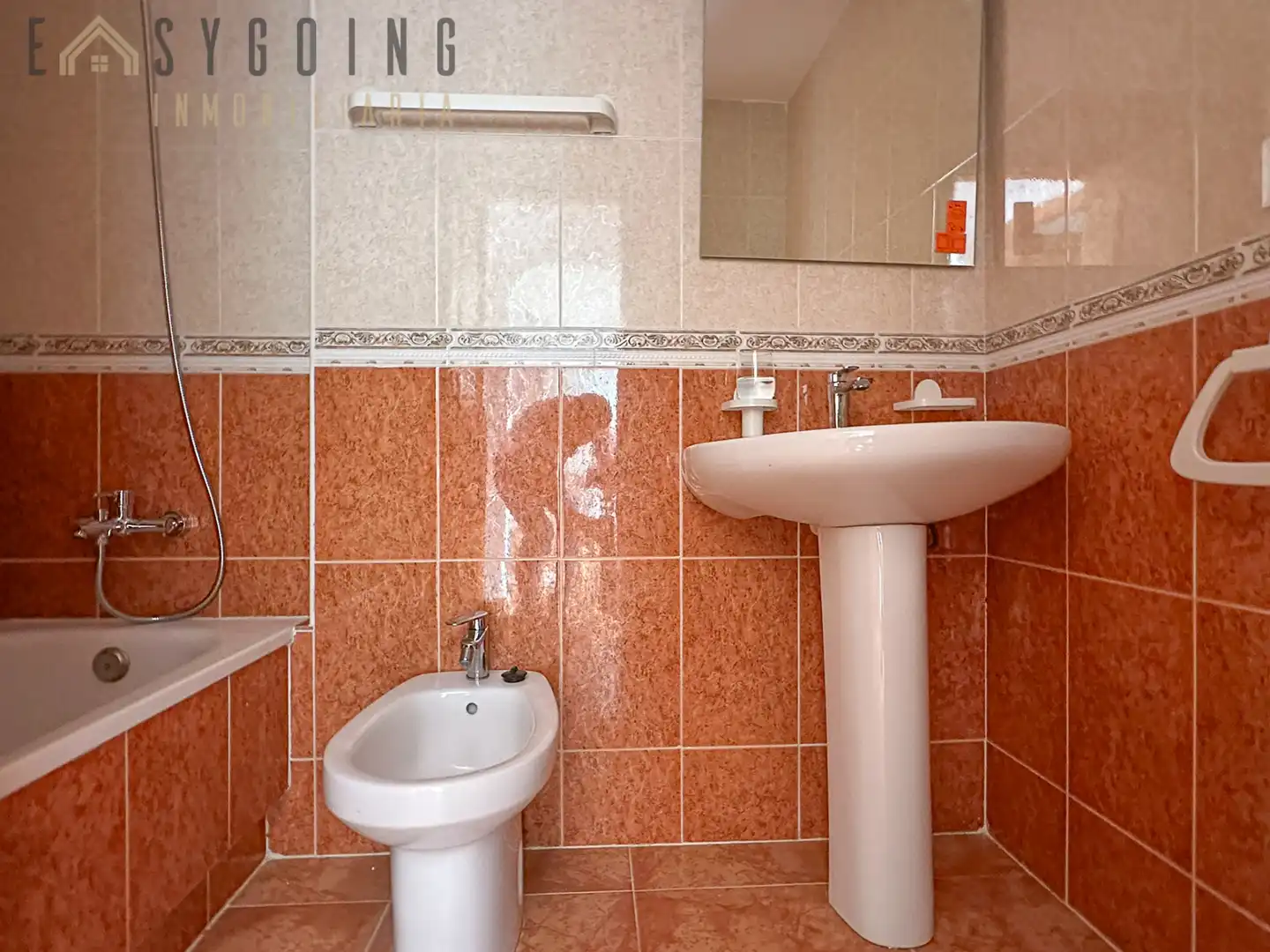 Baño de Apartamento en venta en Torrevieja con Terraza y Piscina comunitaria