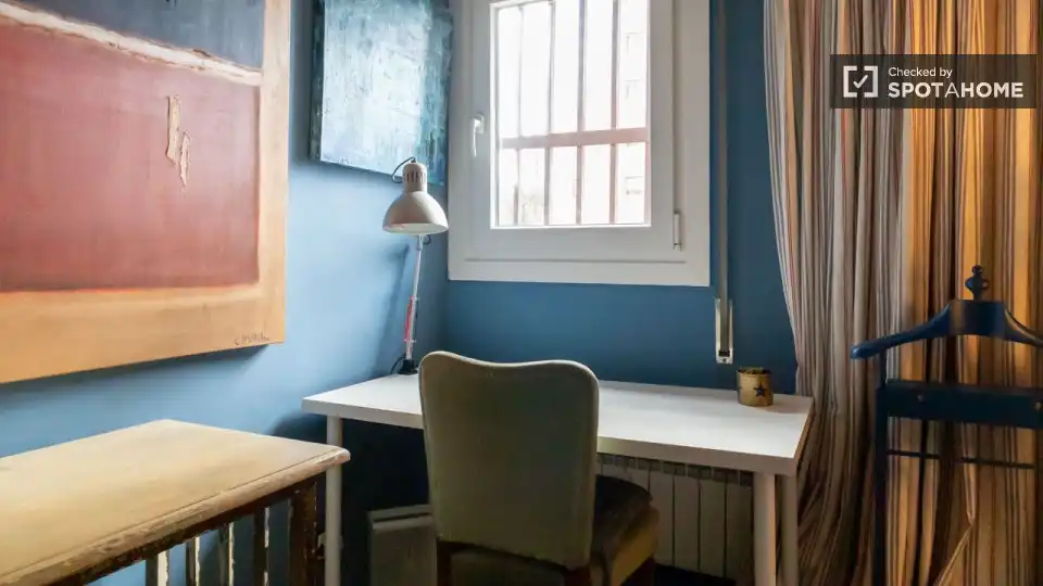 Bedroom of Flat for share in Madrid  with Air Conditioner, Heating and Furnished