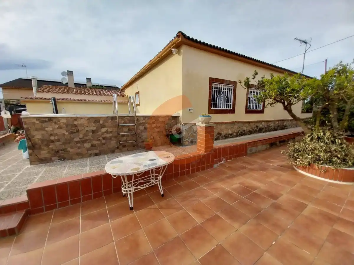 Exterior view of Houses for sale in Santa Oliva  with Heating, Private garden and Terrace