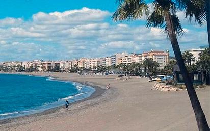 Vista exterior de Edifici en venda en Estepona