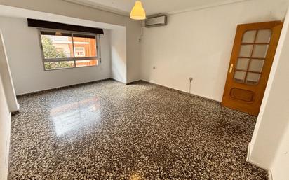 Bedroom of Flat for sale in  Valencia Capital  with Air Conditioner and Balcony