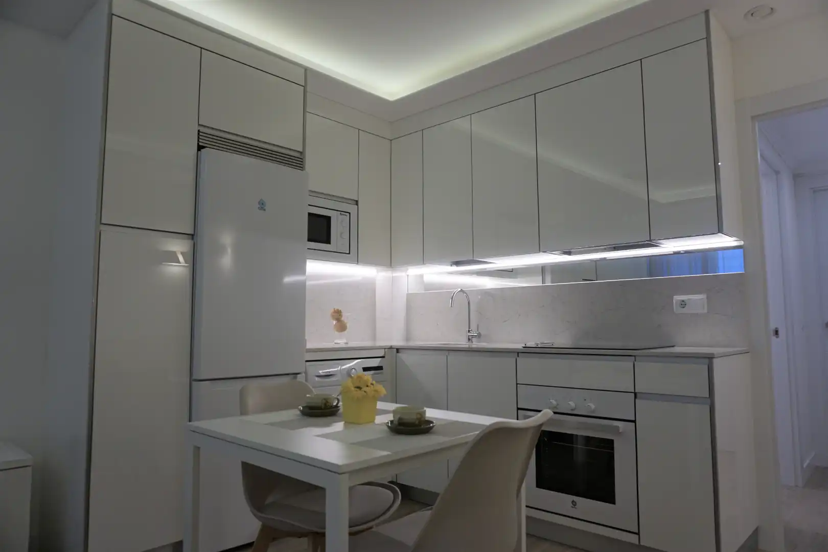 Cuina de Apartament de lloguer en Madrid amb Calefacció i Moblat