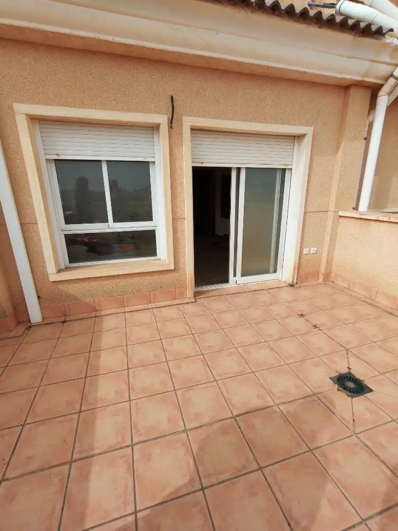 Dachboden zum Verkauf in Elche / Elx mit Klimaanlage, Parkett und Terrasse