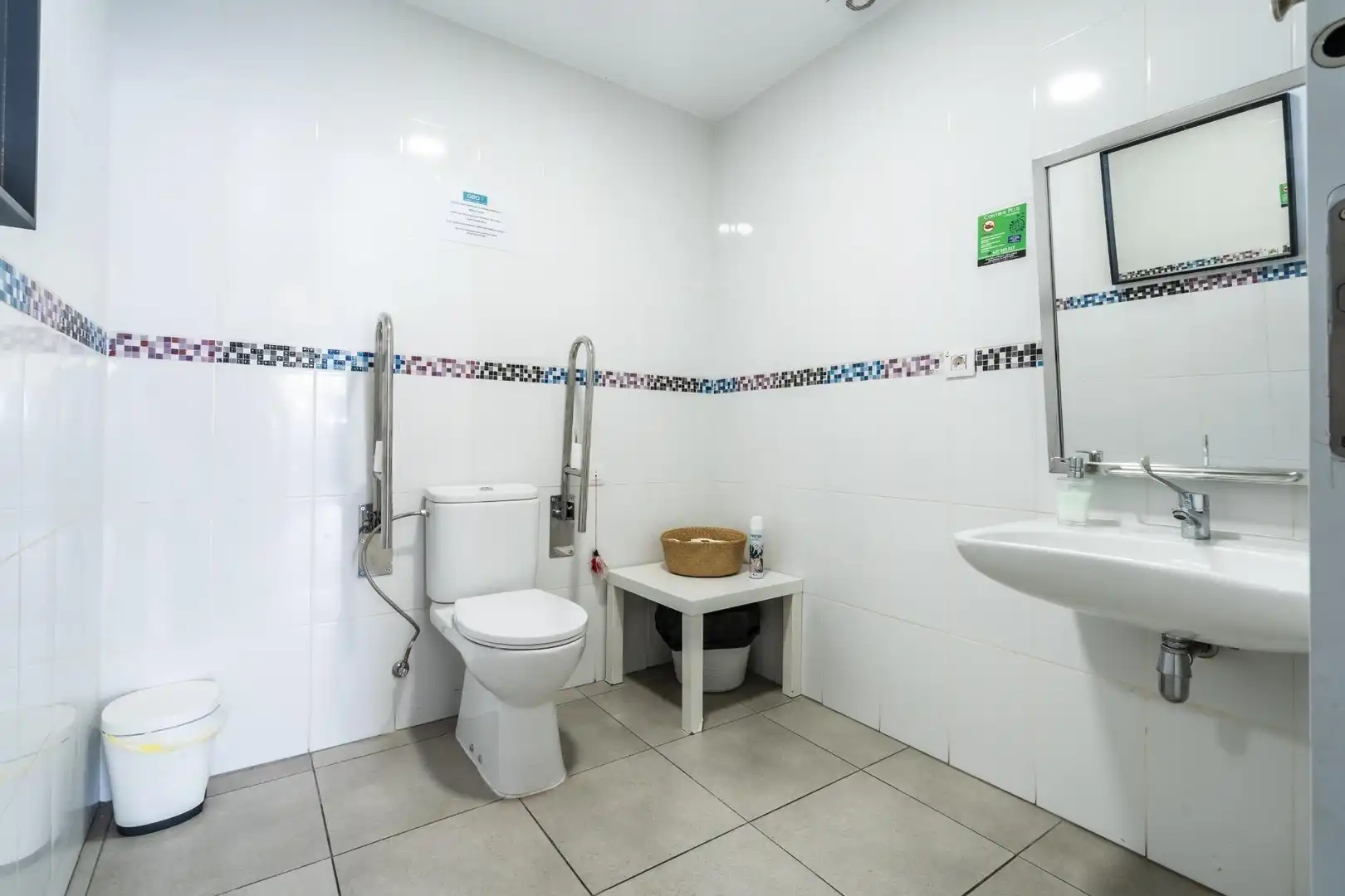 Baño de Local en traspaso en Arona con Terraza