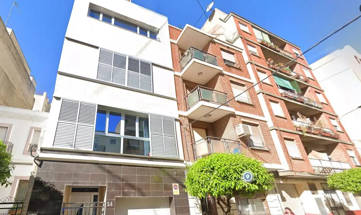 Vista exterior de Piso en venta en Mislata con Horno, Lavadora y Balcón