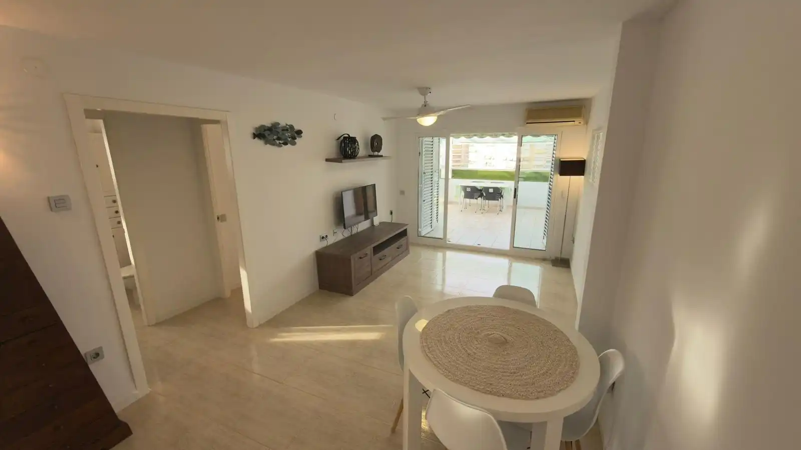 Wohnzimmer von Wohnung zum Verkauf in Alicante / Alacant mit Klimaanlage, Heizung und Privatgarten
