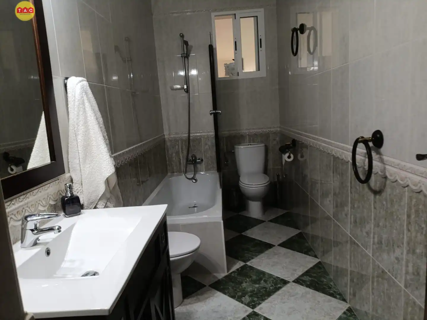 Bathroom of Houses for sale in Lepe  with Air Conditioner, Private garden and Swimming Pool