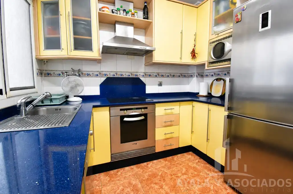 Cuina de Pis en venda en Cartagena amb Aire condicionat, Parquet i Forn
