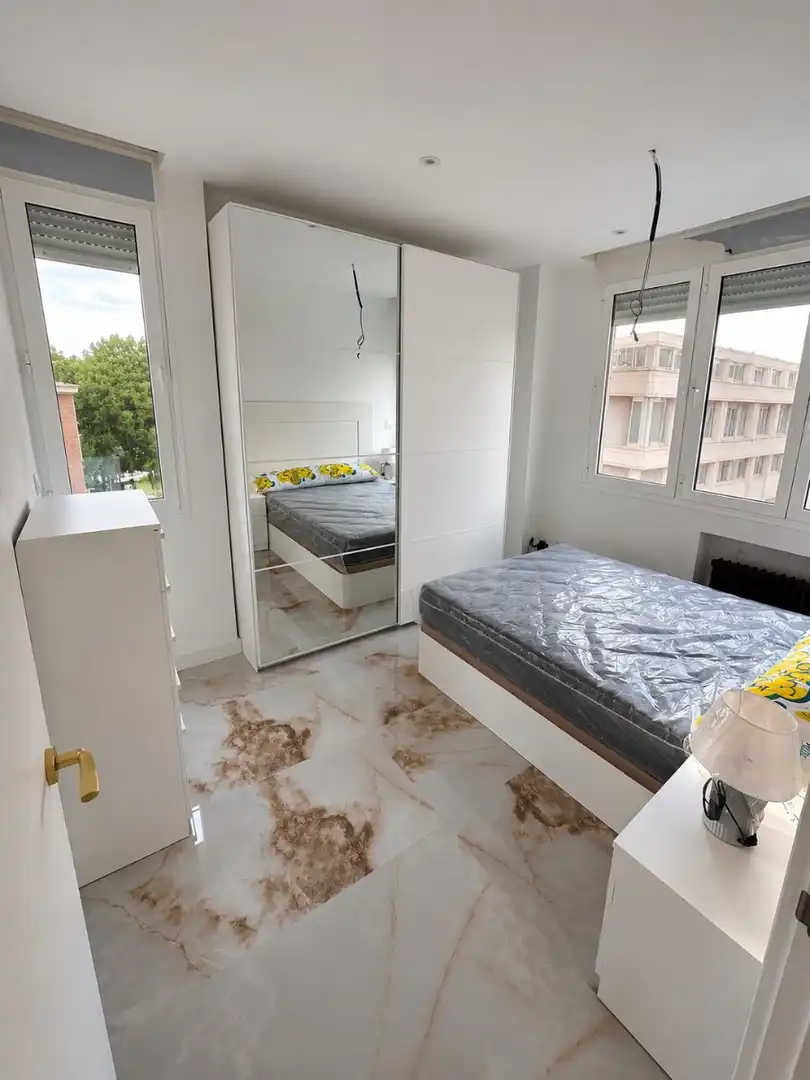 Dormitori de Apartament de lloguer en Murcia amb Aire condicionat, Moblat i Rentadora