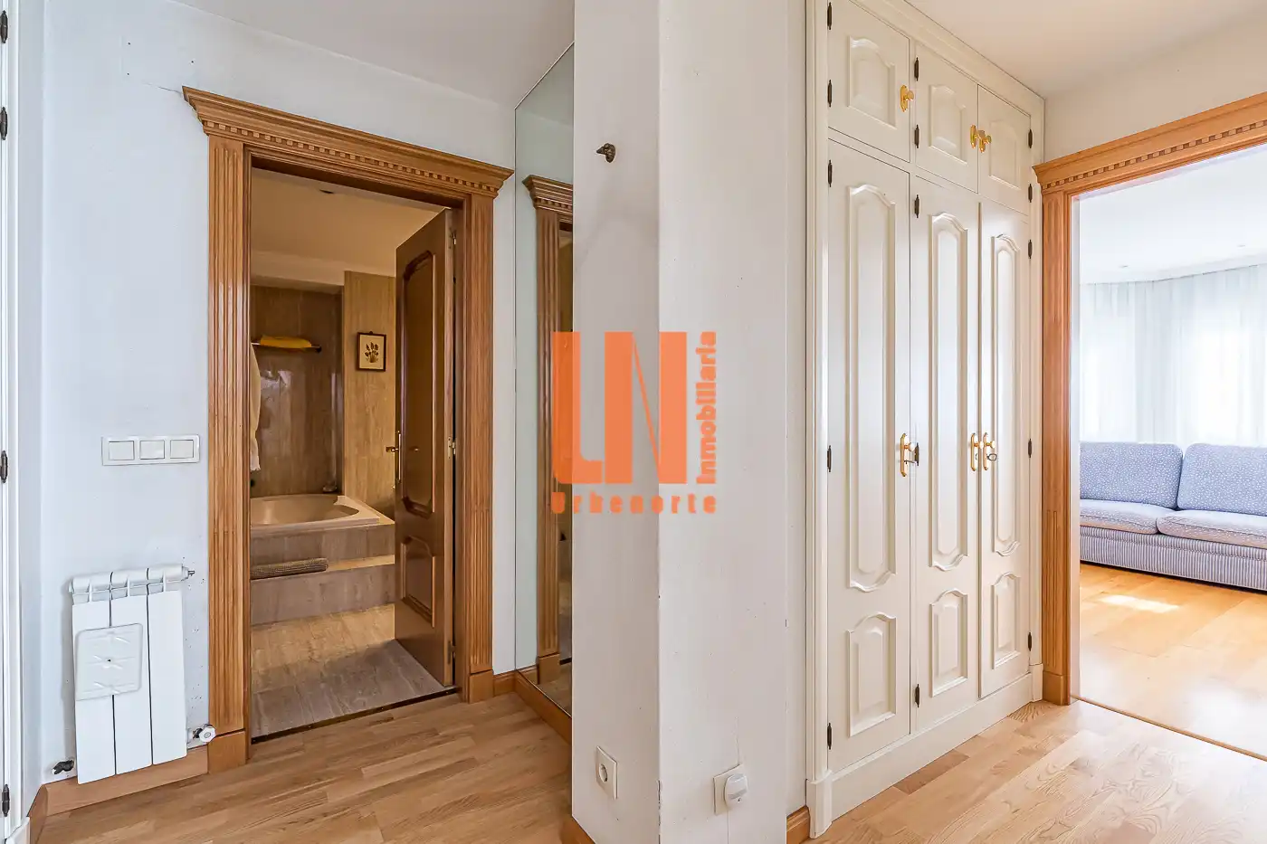 Habitación de Casa adosada en venta en Madrid con Aire acondicionado, Calefacción y Jardín privado