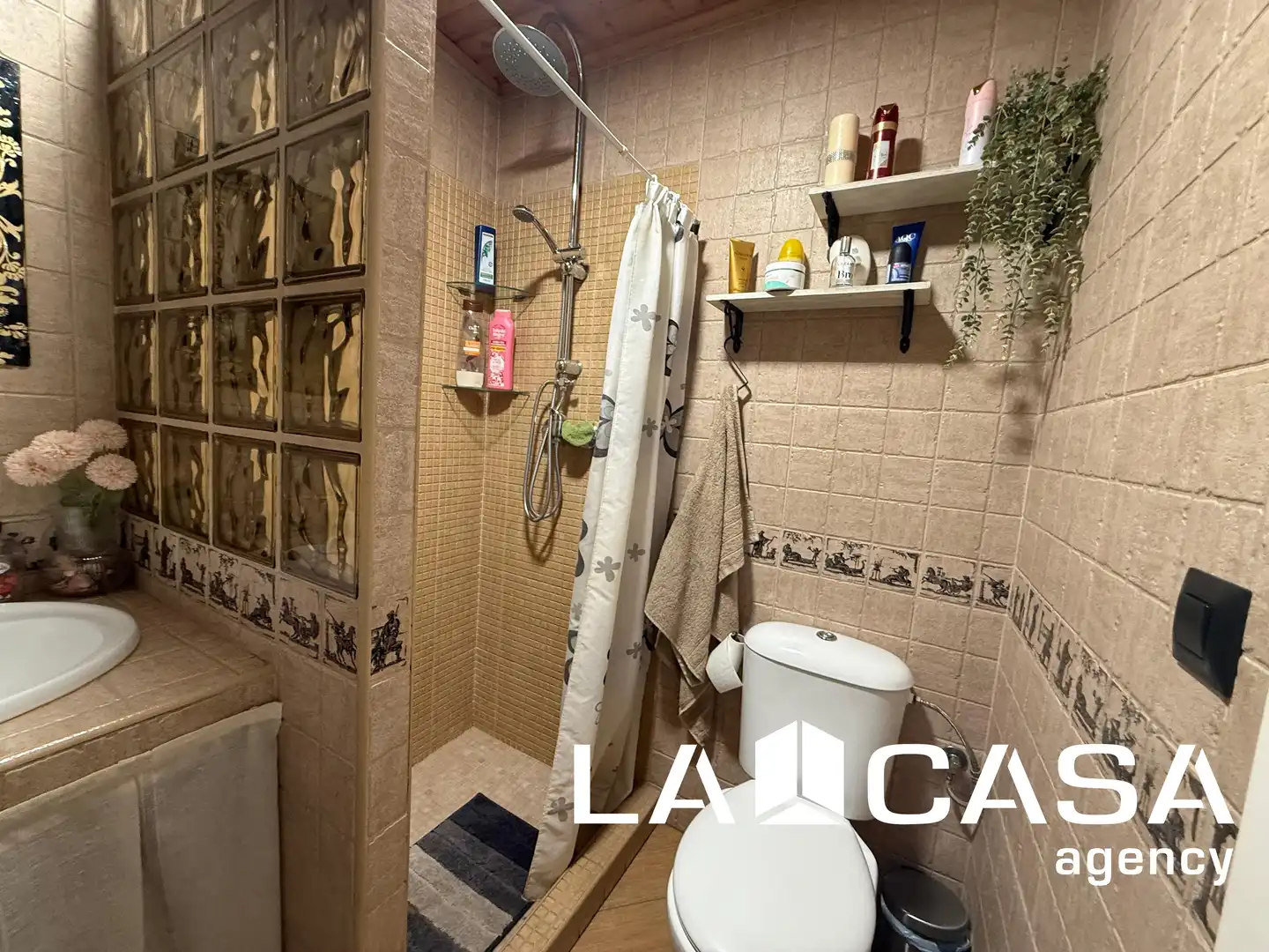 Bathroom of Detached homes for sale in Dos Hermanas  with Air Conditioner, Terrace and Storage room