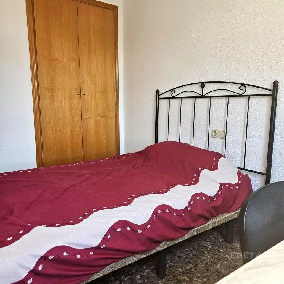 Habitación de Piso de alquiler en Alfara del Patriarca con Aire acondicionado, Amueblado y Balcón
