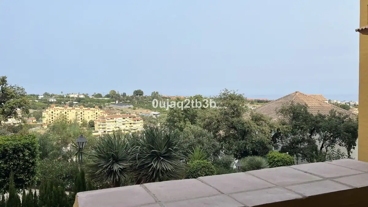 Jardí de Apartament en venda en Estepona amb Aire condicionat, Terrassa i Piscina comunitària