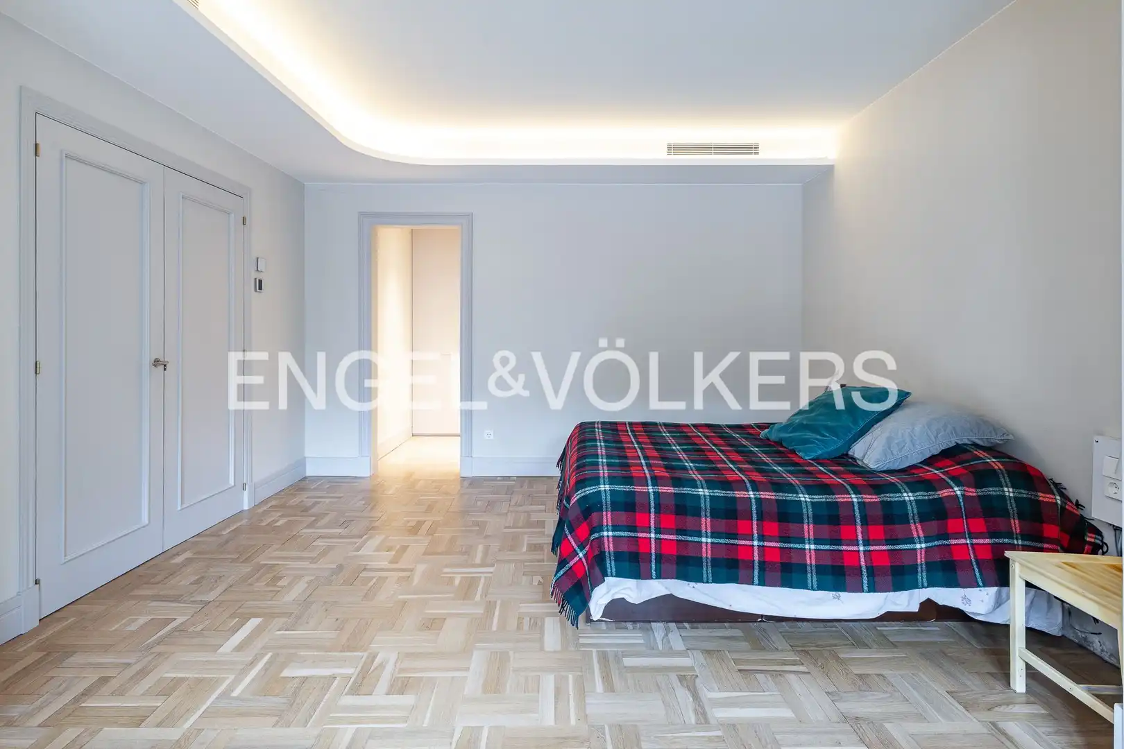 Bedroom of Flat for sale in Barcelona  with Air Conditioner, Heating and Parquet flooring