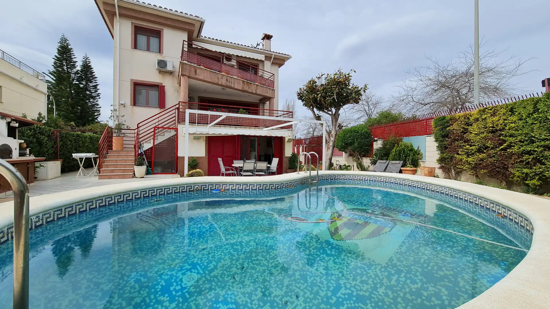 Piscina de Casa o xalet en venda en Oliva amb Aire condicionat, Calefacció i Jardí privat